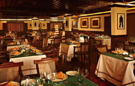 Luxury Dining - Vembanad